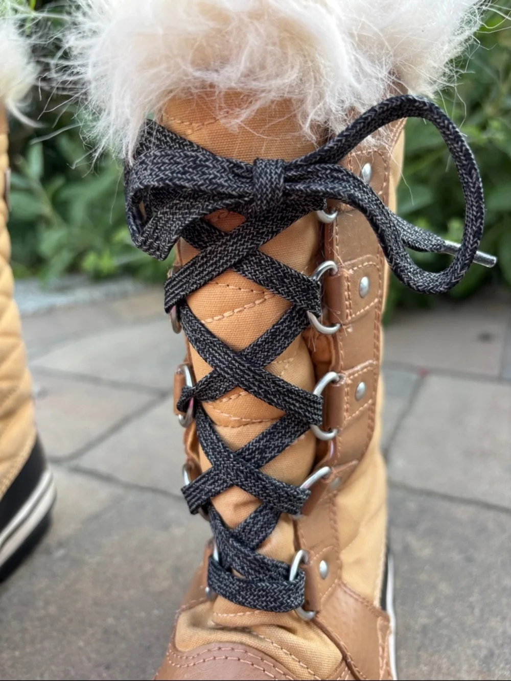 Kids' Tofino II Faux Fur‎ Lined Waterproof Boot.  Size 4